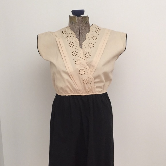 Black and Cream lace dress - Picture 3 of 7